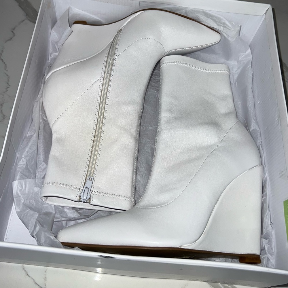 Raye “Lo Boot” - image 5